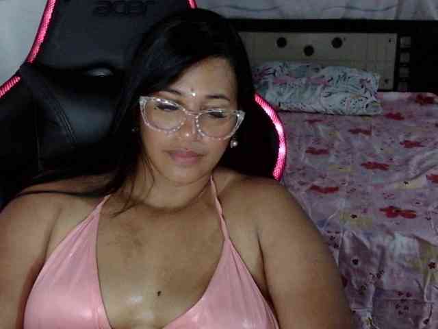 Letty33 webcam