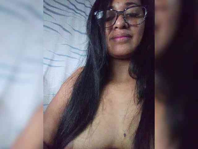 Letty33 webcam
