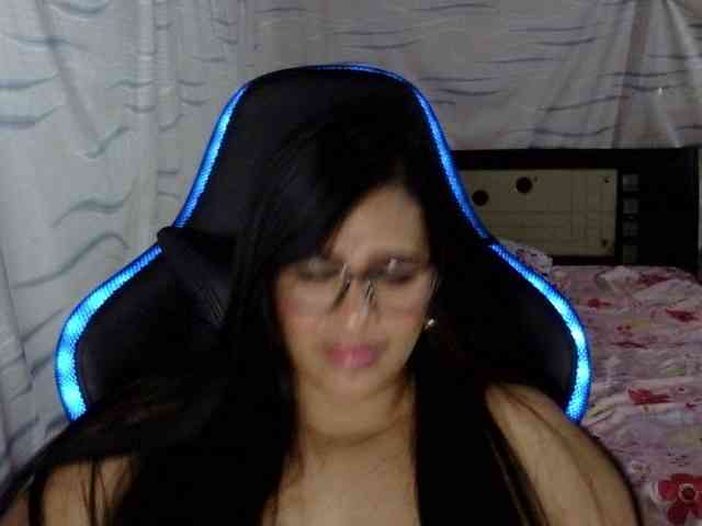 Letty33 webcam