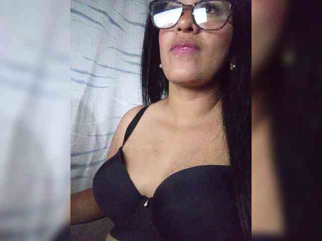 Letty33 webcam