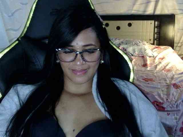 Letty33 webcam