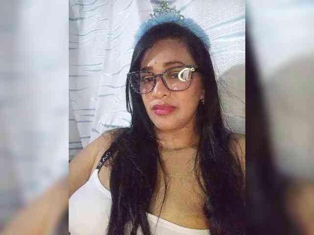 Letty33 webcam