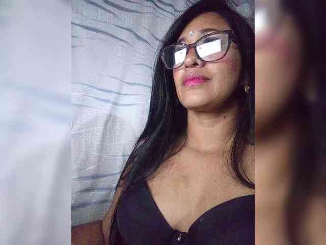 Letty33 webcam