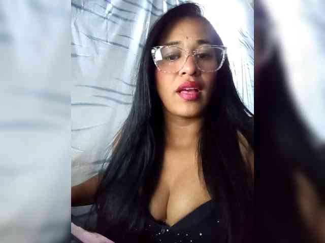 Letty33 webcam