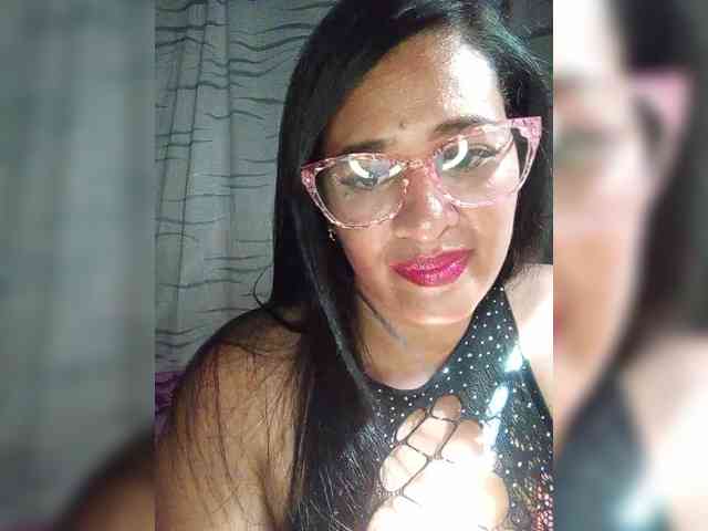 Letty33 webcam