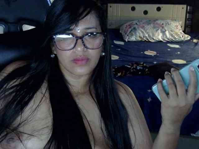 Letty33 webcam