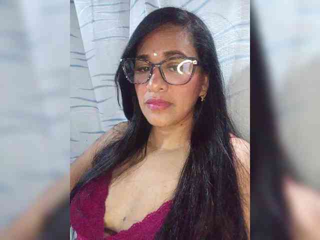 Letty33 webcam