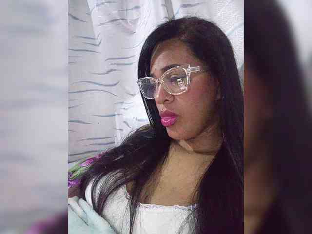 Letty33 webcam