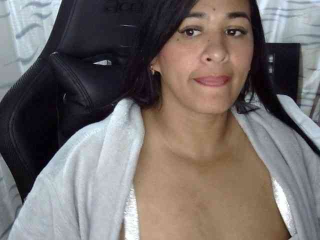 Letty33 webcam