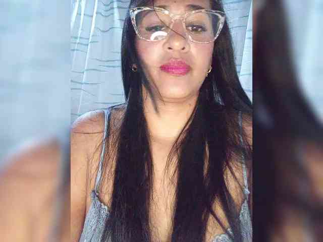 Letty33 webcam