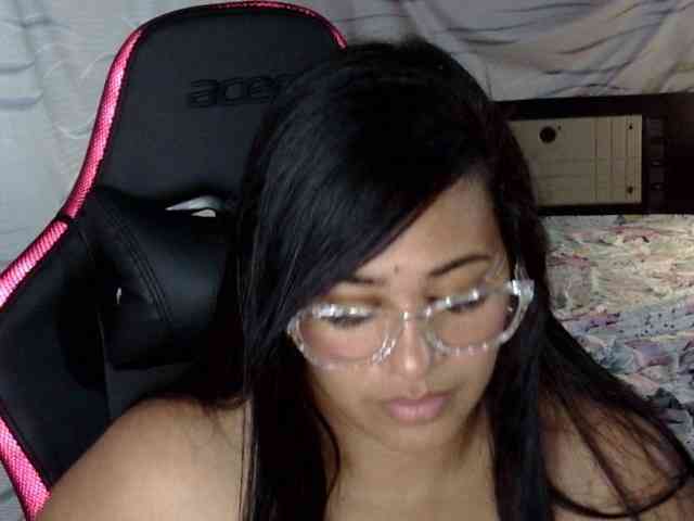 Letty33 webcam