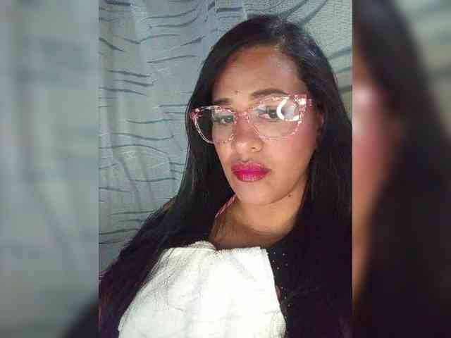Letty33 webcam