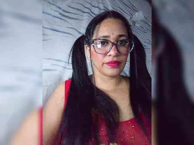Letty33 webcam