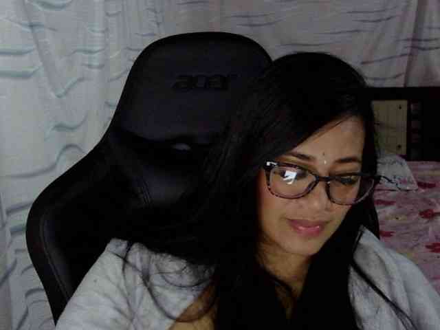 Letty33 webcam