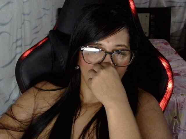 Letty33 webcam