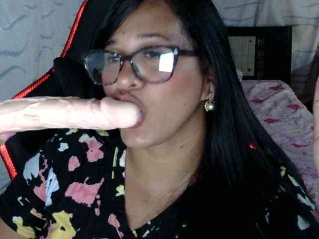 Letty33 webcam