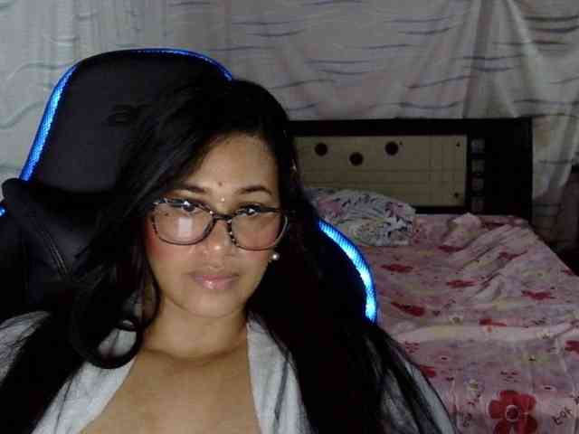 Letty33 webcam