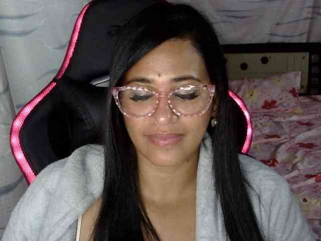 Letty33 webcam