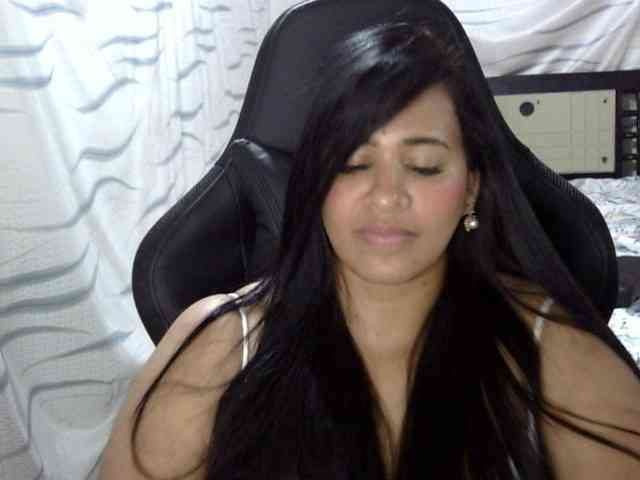 Letty33 webcam