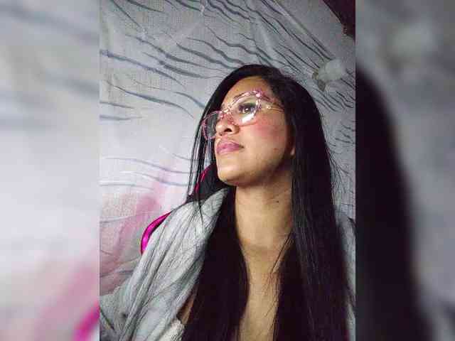Letty33 webcam