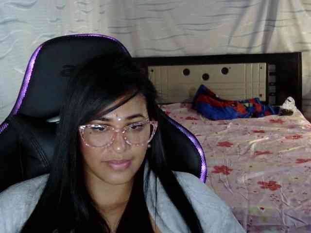 Letty33 webcam