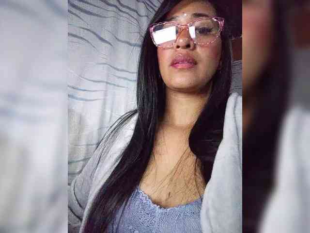 Letty33 webcam