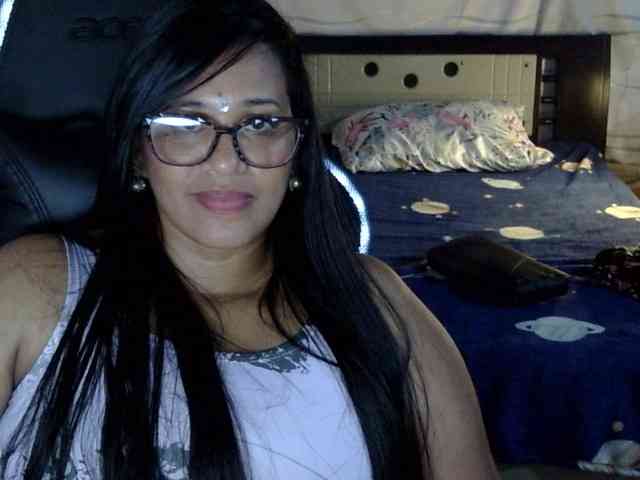 Letty33 webcam