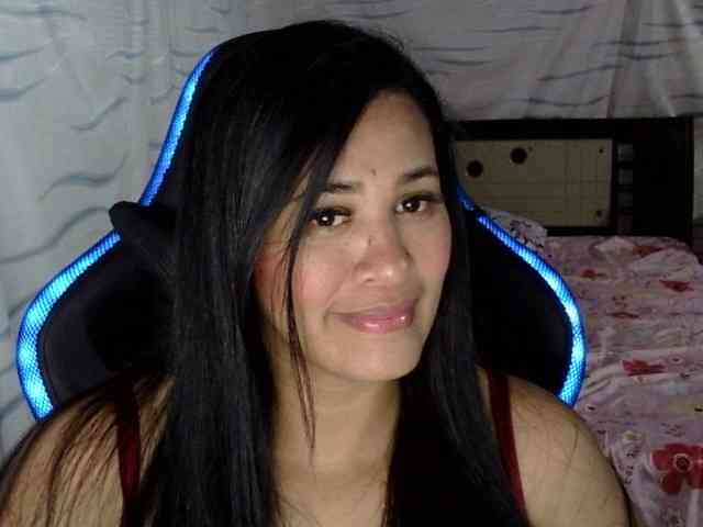 Letty33 webcam