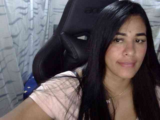 Letty33 webcam