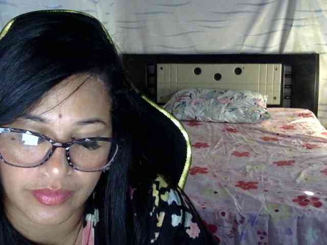 Letty33 webcam