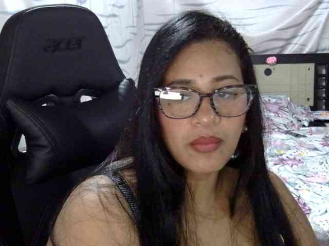 Letty33 webcam