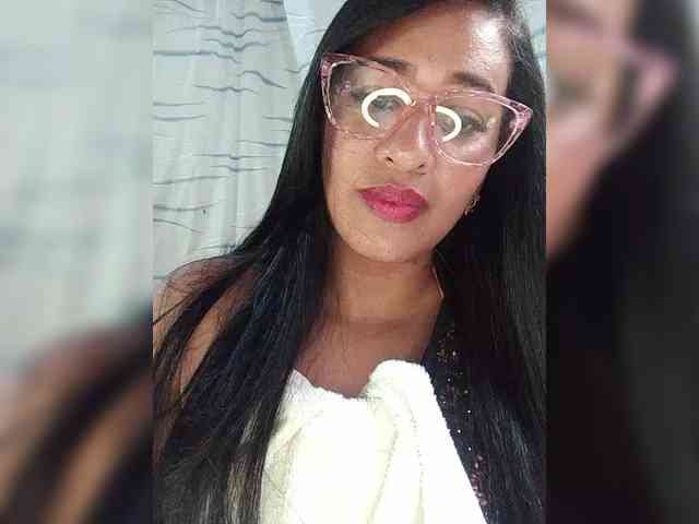 Letty33 webcam