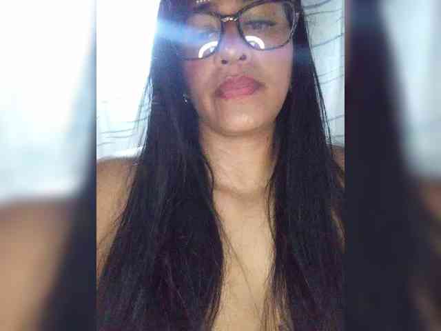 Letty33 webcam