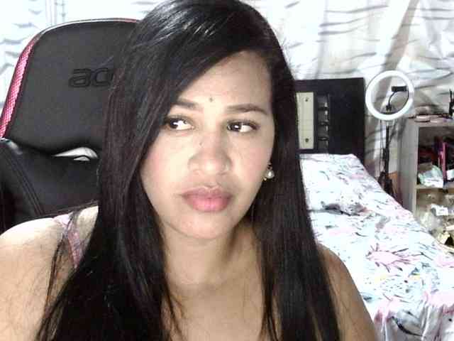 Letty33 webcam