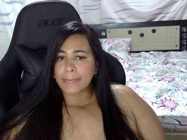 Letty33 webcam