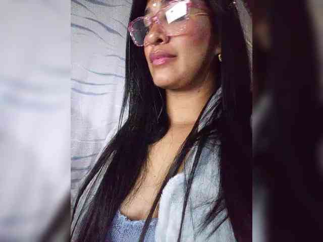 Letty33 webcam