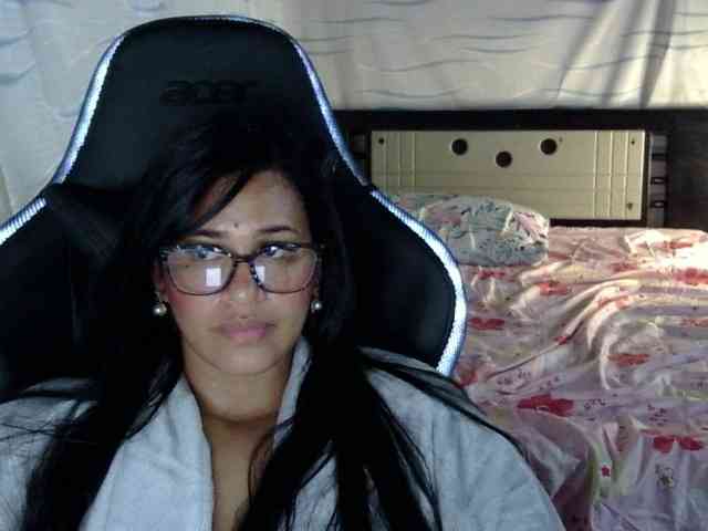 Letty33 webcam