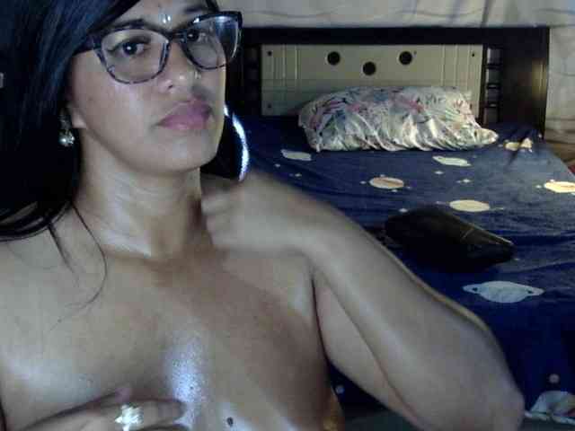 Letty33 webcam