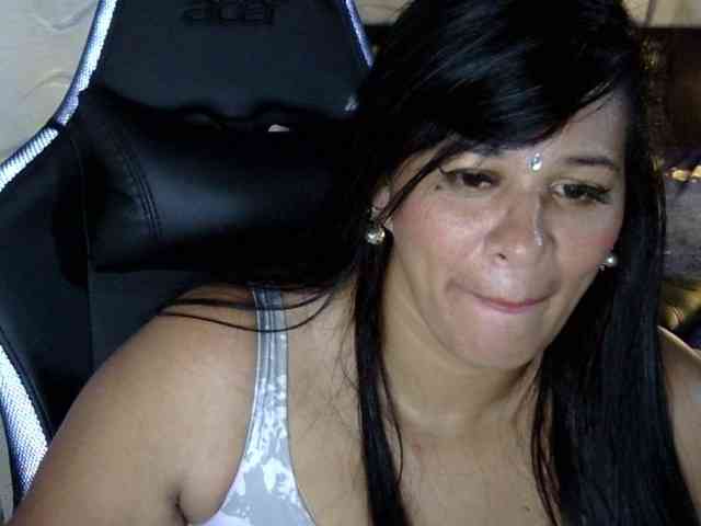 Letty33 webcam