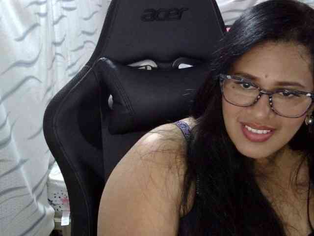 Letty33 webcam