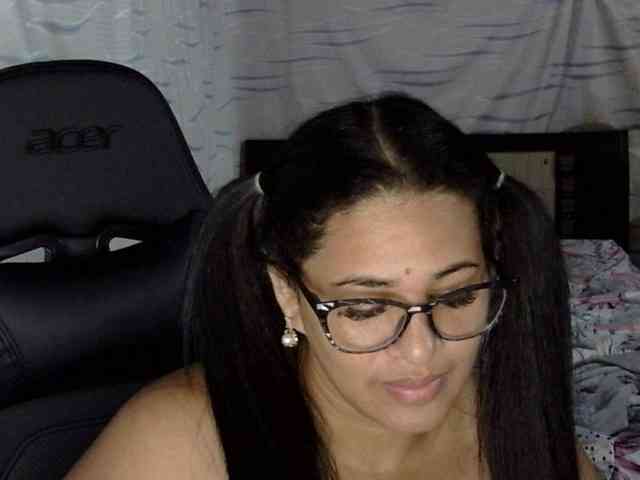 Letty33 webcam