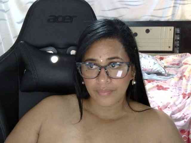 Letty33 webcam