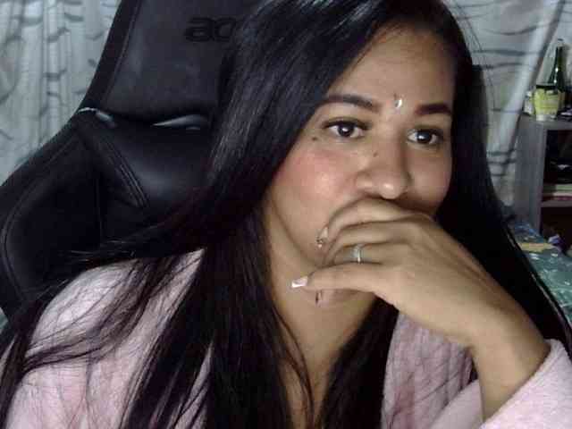 Letty33 webcam