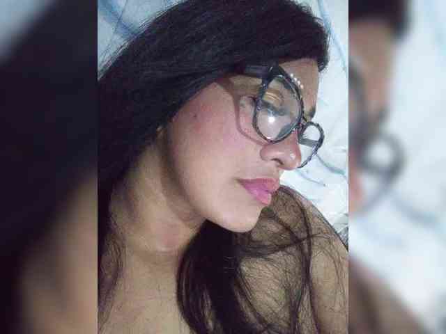 Letty33 webcam