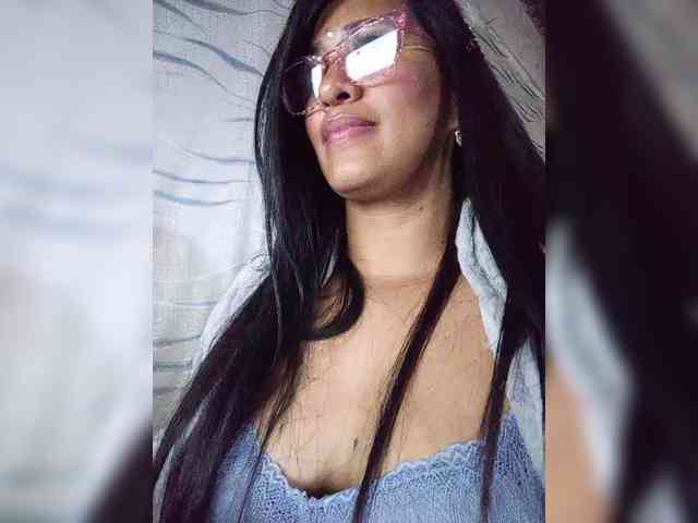 Letty33 webcam