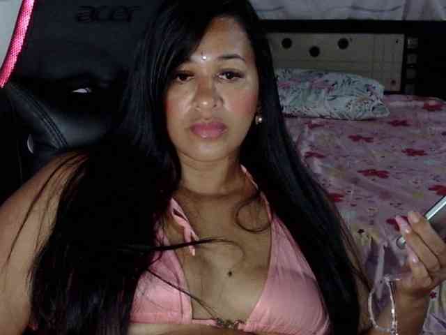 Letty33 webcam