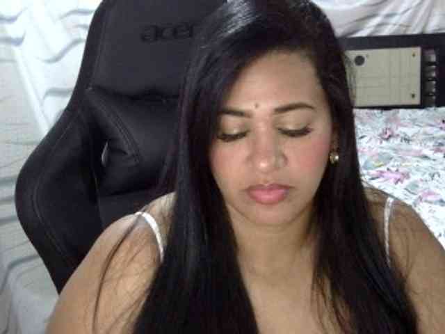 Letty33 webcam
