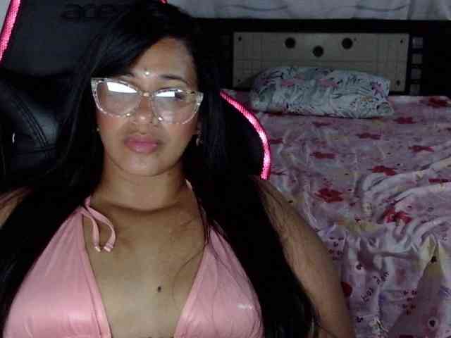 Letty33 webcam