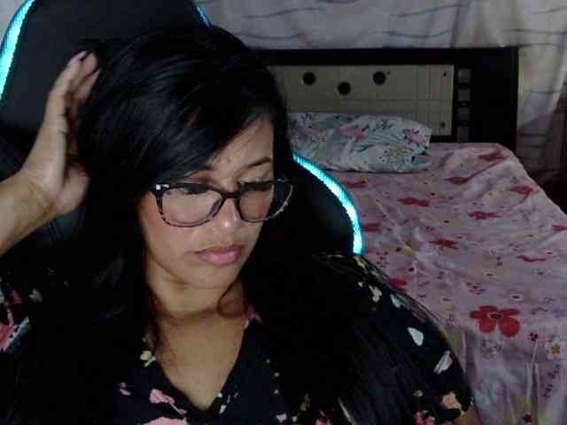 Letty33 webcam