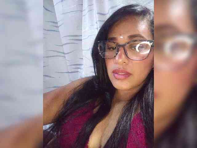 Letty33 webcam